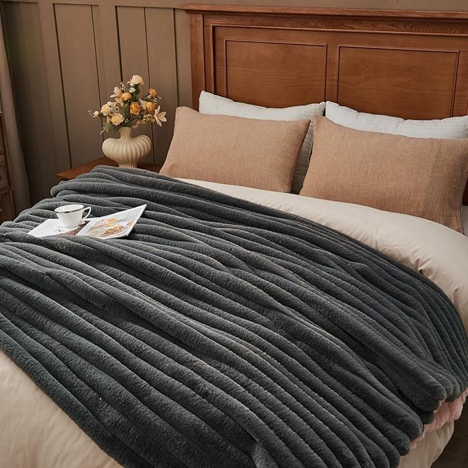 NEWCOSPLAY Faux Fur Twin Blanket Grey 3D Ribbed Plush Thick Warm Blanket for Couch Sofa Bed 850GSM (Grey Ribbed, Twin(60"x80"))