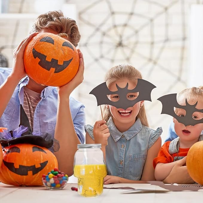 VOSAREA 4pcs Halloween Beverage Bottles Clear Skull Shaped Jar Cups 800ml Plastic Drink Bottles with Screw Straw Hole Lid Party Water Tumbler Skull Beverage Juice Mug