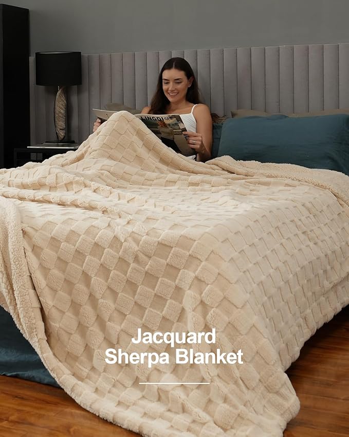 Pawque Super Soft Cozy Throw Blanket King Size for Couch Bed, Fluffy Sherpa Fleece Reversible Thick Warm Fuzzy Blanket for All-Season, 3D Checkered Jacquard Decorative Blankets, Khaki, 108"x90"