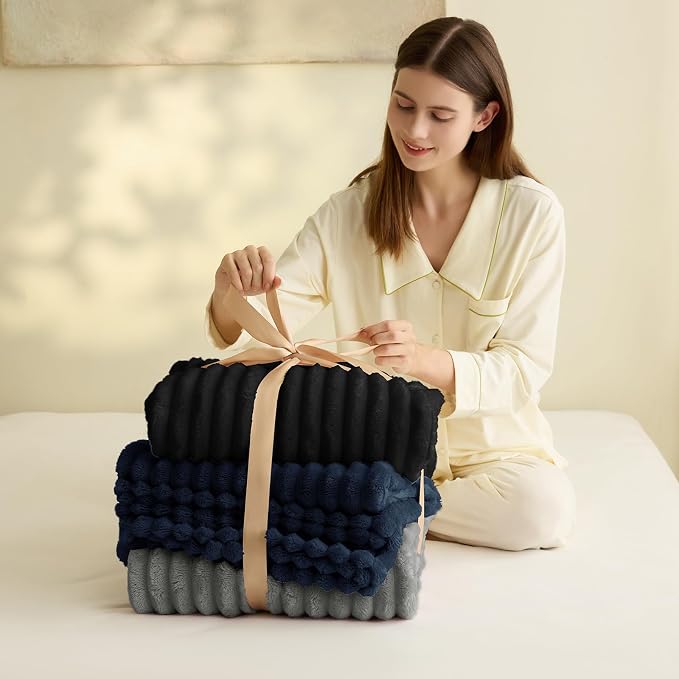 HIMEET Navy Blue Ribbed Twin Blanket - Image 4