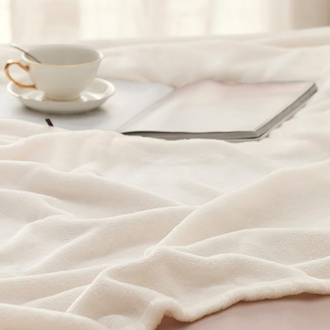 Bedsure GentleSoft Fleece Blanket Twin Size Cream - Image 3