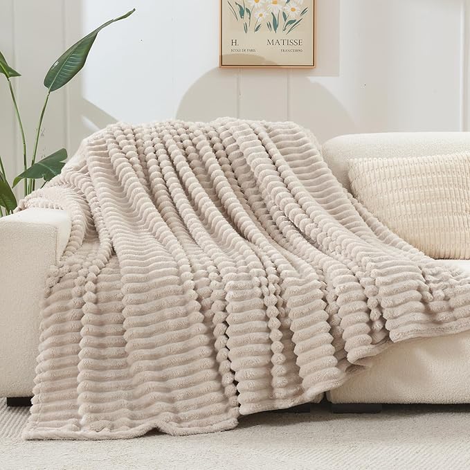 NEWCOSPLAY Fleece Ribbed Cozy Queen Blanket - Image 8