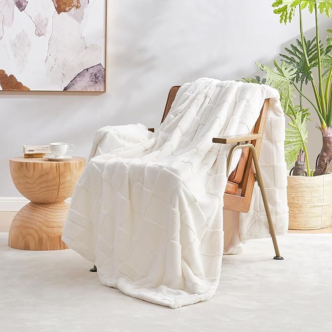 Cozy Bliss Checkered White Faux Rabbit Fur Throw Blanket, Soft Fuzzy Fluffy Minky Cream Furry Blankets for Couch, Bed (50 * 60 Inches Ivory)