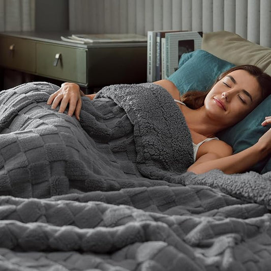 Pawque Super Soft Cozy Throw Blanket King Size for Couch Bed, Fluffy Sherpa Fleece Reversible Thick Warm Fuzzy Blanket for All-Season, 3D Checkered Jacquard Decorative Blankets, Grey, 108"x90"