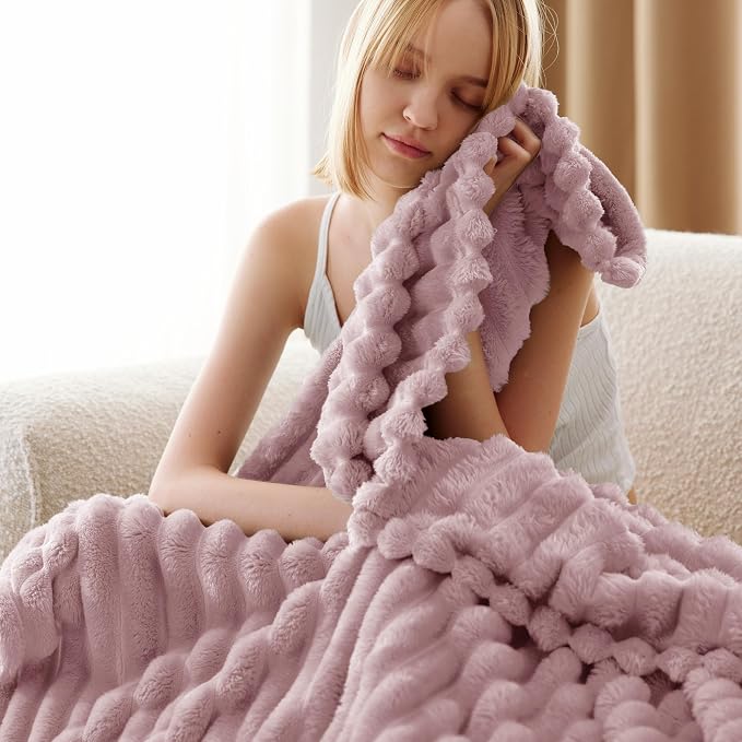 Bedsure GentleSoft Pink Fleece Blanket - Image 4
