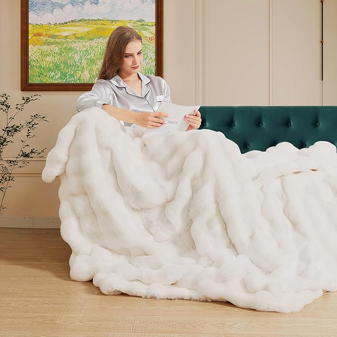 Light Beige Fluffy Blanket King Size Faux Bunny Fur Fuzzy 90x108 Throw Blanket for Bed Thick Furry Blanket King for Couch Bedroom Decor Winter Home Gifts 1000 GSM