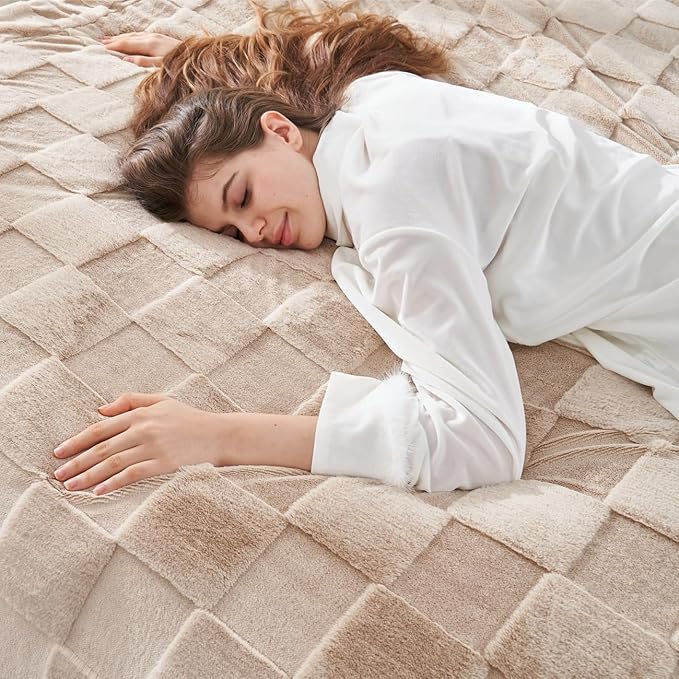 Cozy Bliss Checkered White Faux Rabbit Fur Throw Blanket, Soft Fuzzy Fluffy Minky Cream Furry Blankets for Couch, Bed (Tan, King(108" x 90")