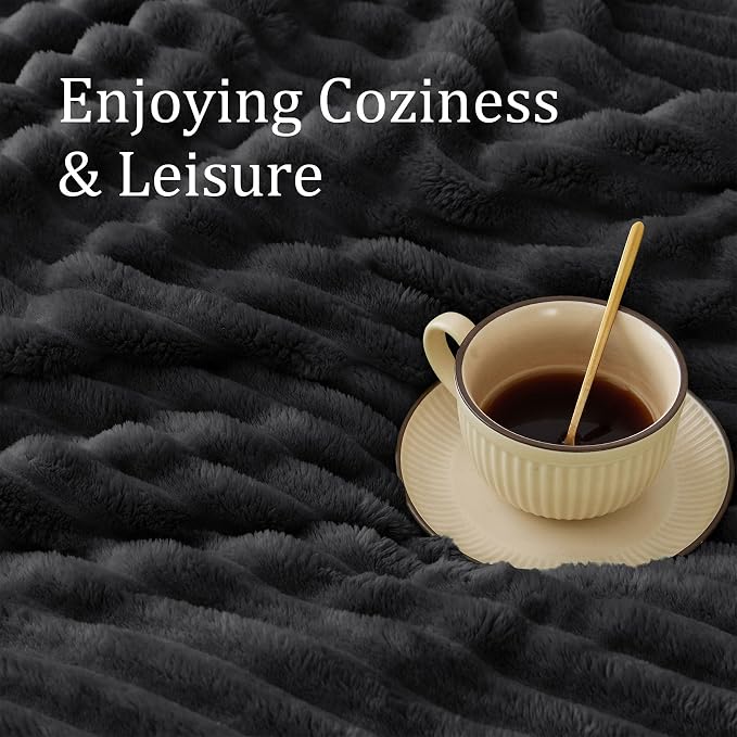 BEDELITE Full Size Blanket for Bed, 300GSM Soft & Warm Fleece Black Blanket - Image 5