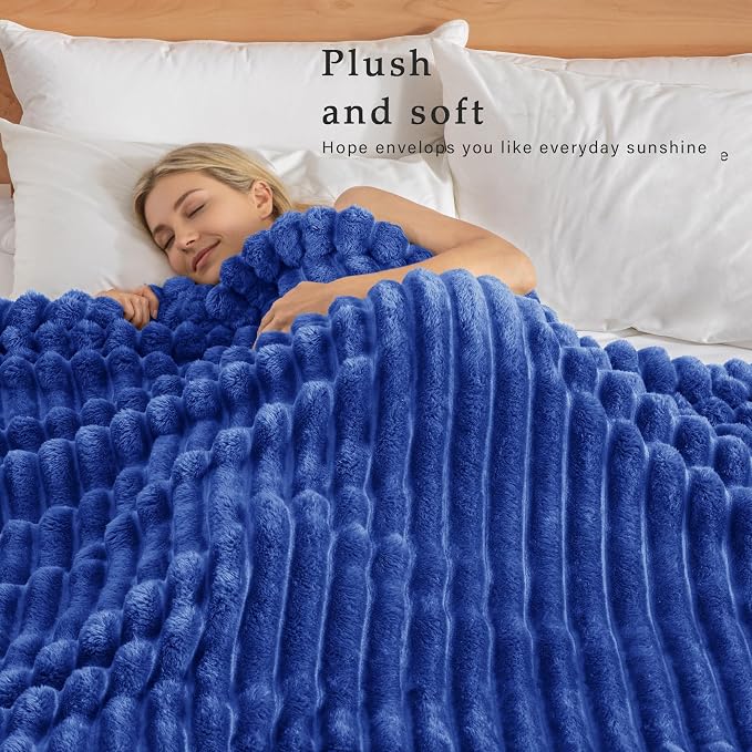 Exclusivo Mezcla Striped Queen Size Fleece Blanket - Image 2