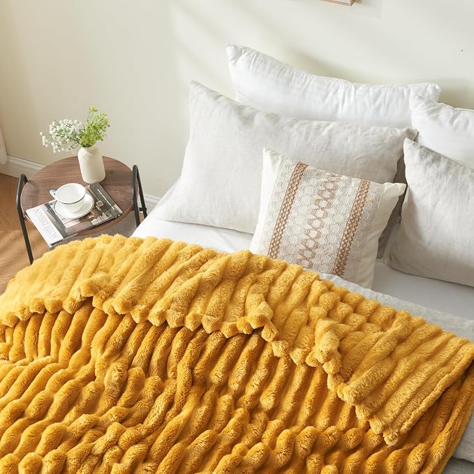 NEWCOSPLAY Fleece Ribbed Cozy Queen Blanket - Image 9
