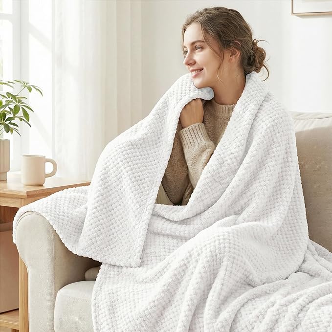 Exclusivo Mezcla Fleece Bed Blanket Queen Size, Super Soft and Warm Blankets - Image 2
