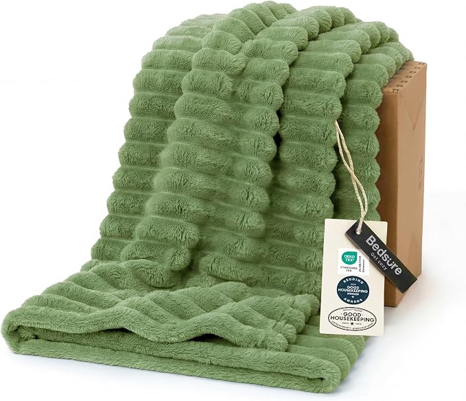 Bedsure GentleSoft Christmas Throw Blanket by BEDSURE