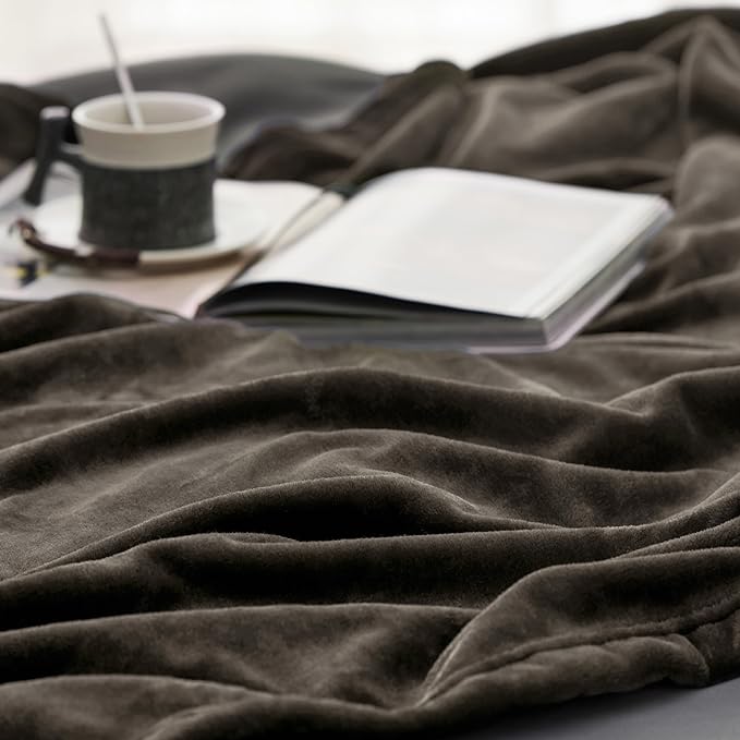 Bedsure GentleSoft Fleece Blanket Twin Size Brown - Image 4