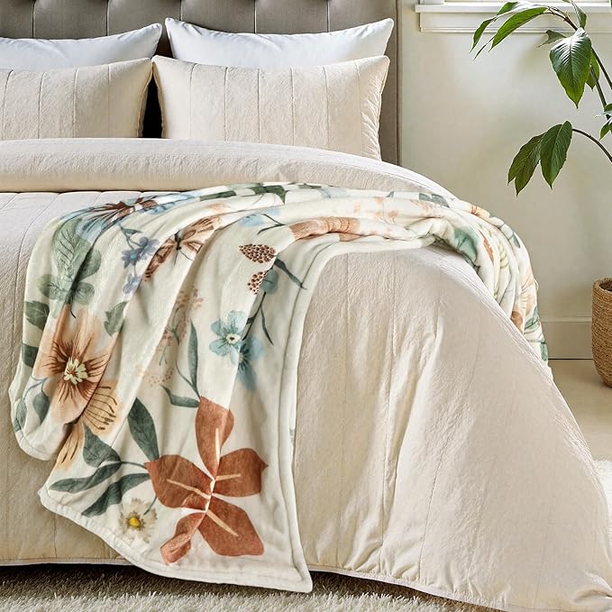Lahome Floral Beige Soft Throw Blanket for Bed，Spring Botanical Aesthetic Blankets for Women Cute, Thick Warm Cozy Throws for Girls Sofa Chair Home Decor, Beige 50''x60''