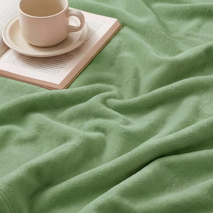 Bedsure GentleSoft Fleece Bed Blankets Full Size Green - Image 5