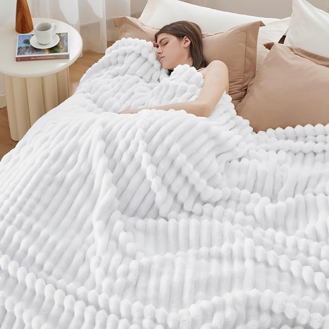 Bedsure GentleSoft White California King Size Blanket - Image 3
