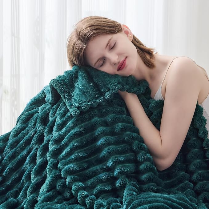 NEWCOSPLAY Fleece Ribbed Cozy Queen Blanket - Image 7