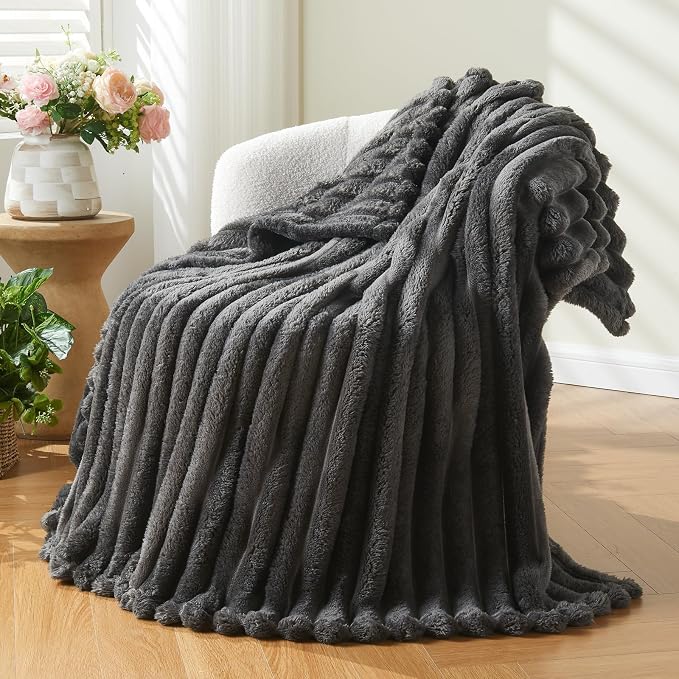 NEWCOSPLAY Fleece Ribbed Cozy Queen Blanket - Image 7