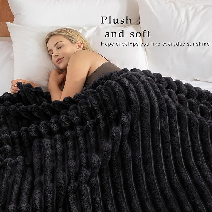 Exclusivo Mezcla Queen Size Flannel Fleece Blanket, Super Soft Striped Jacquard - Image 2