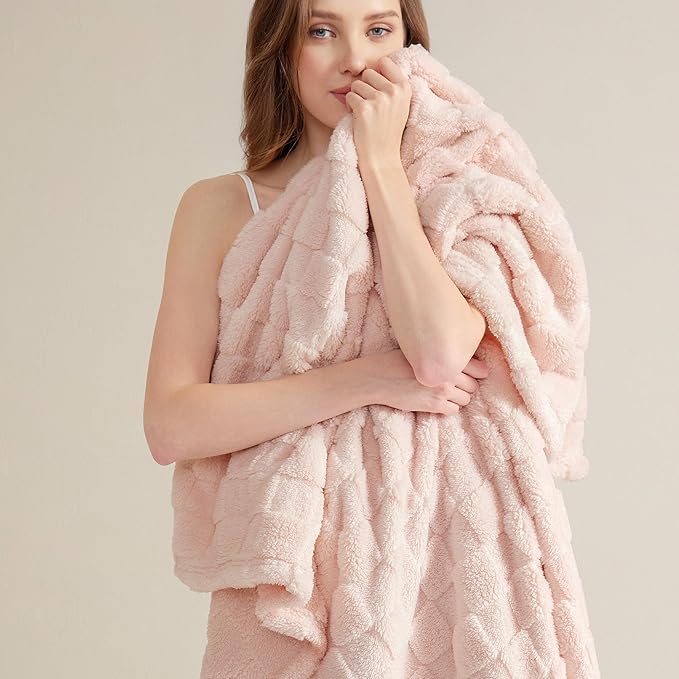 Bedsure GentleSoft Light Pink Twin XL Blanket - Image 2