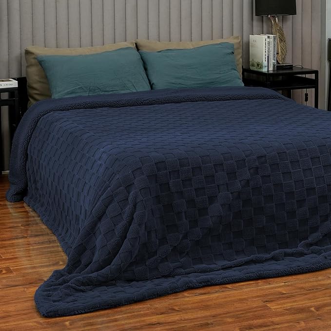 Pawque Super Soft Cozy Throw Blanket King Size for Couch Bed, Fluffy Sherpa Fleece Reversible Thick Warm Fuzzy Blanket for All-Season, 3D Checkered Jacquard Decorative Blankets, Navy Blue, 108"x90"