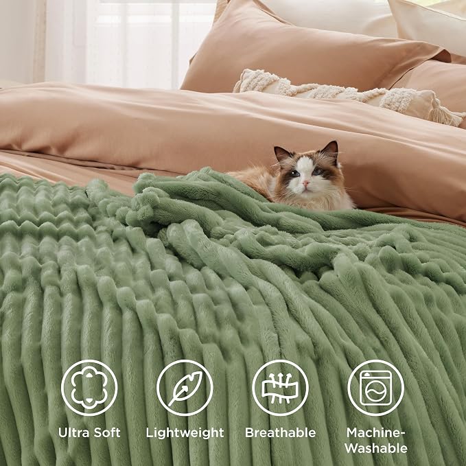 Bedsure GentleSoft Reseda Fleece Twin Blanket - Image 5