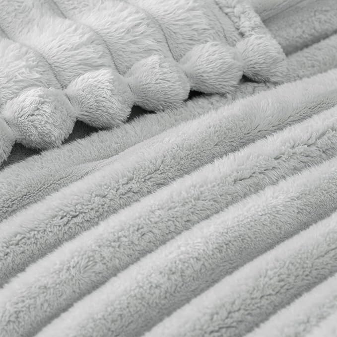 Exclusivo Mezcla Striped Queen Size Fleece Blanket - Image 4