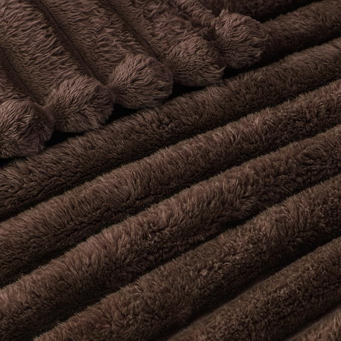 Exclusivo Mezcla Striped Fleece Throw Blanket - Image 4