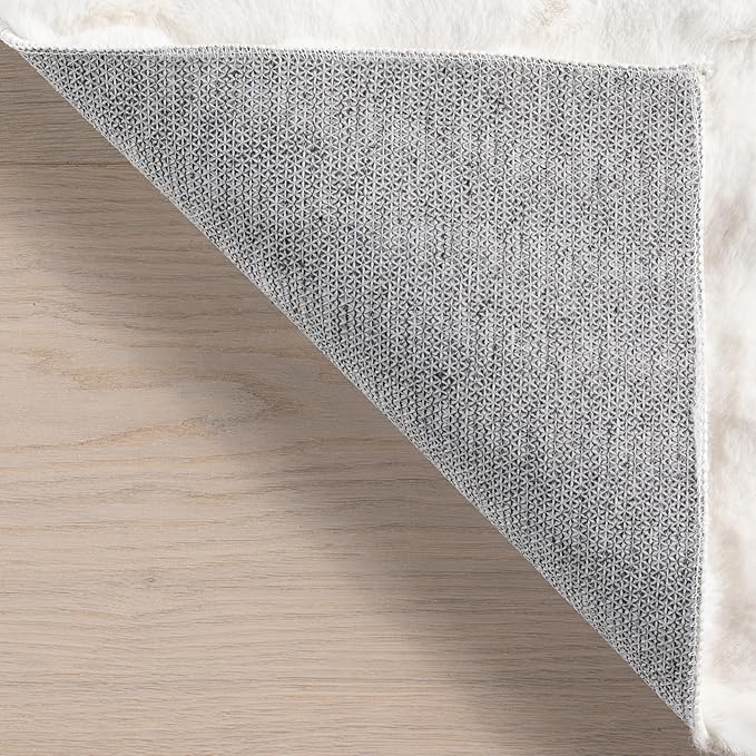 nuLOOM Jeni Solid Faux Rabbit Machine Washable Accent Rug, 2x3, Off-White