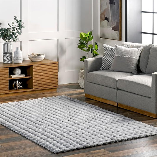 nuLOOM Jeni Solid Faux Rabbit Machine Washable Area Rug, 6x9, Silver