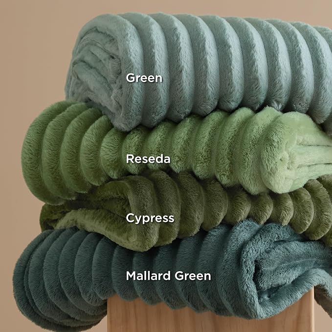 Bedsure Soft Throw Blanket for Couch Decor Gifts Moss 50"x60" | Birthday Gifts - Image 7