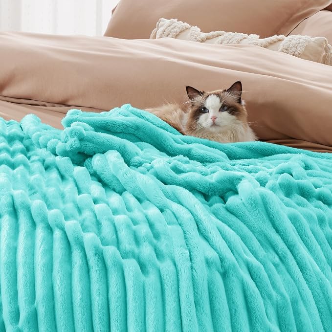 Bedsure GentleSoft Blue Full Blanket - Image 3