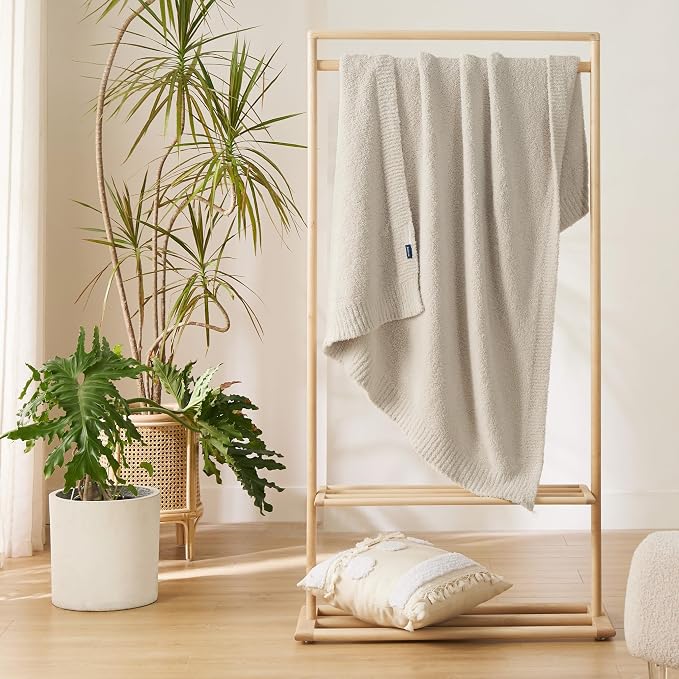 Bedsure Beige Knit Twin Blanket - Image 7