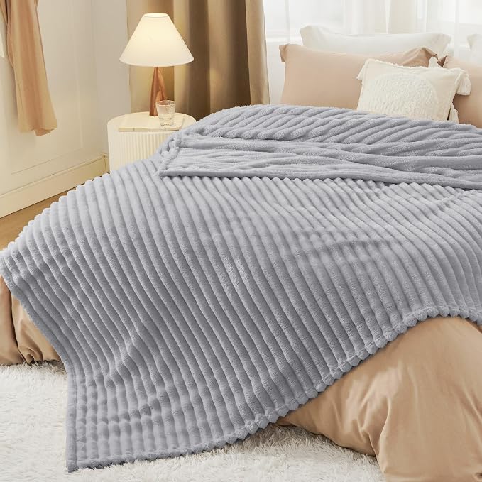 Bedsure Full Size Fleece Blankets - Image 7