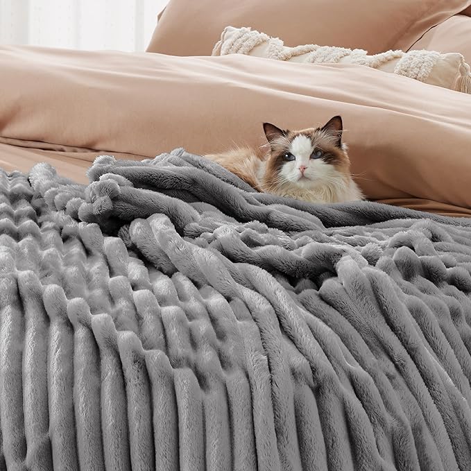Bedsure GentleSoft Frost Gray Fleece Blanket - Image 9